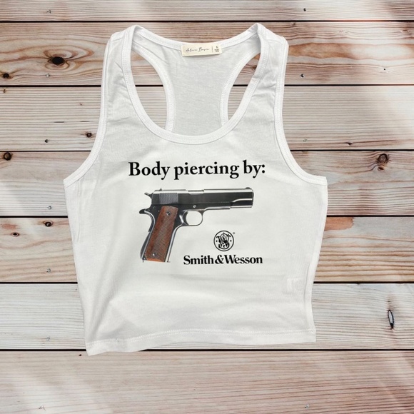 body piercing by smith & Wesson crop tank top - Picture 1 of 1